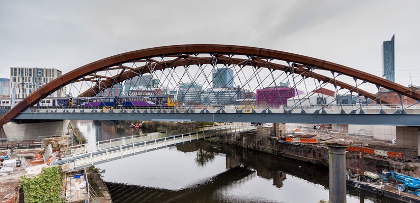 The first passenger train crossed the Ordsall Chord Bridge on 10 December 2017. The first passenger train crossed the Ordsall Chord Bridge on 10 December 2017.
